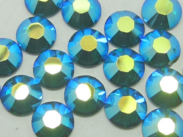 18 pcs. 30ss EMERALD AB FLATBACK European Rhinestones